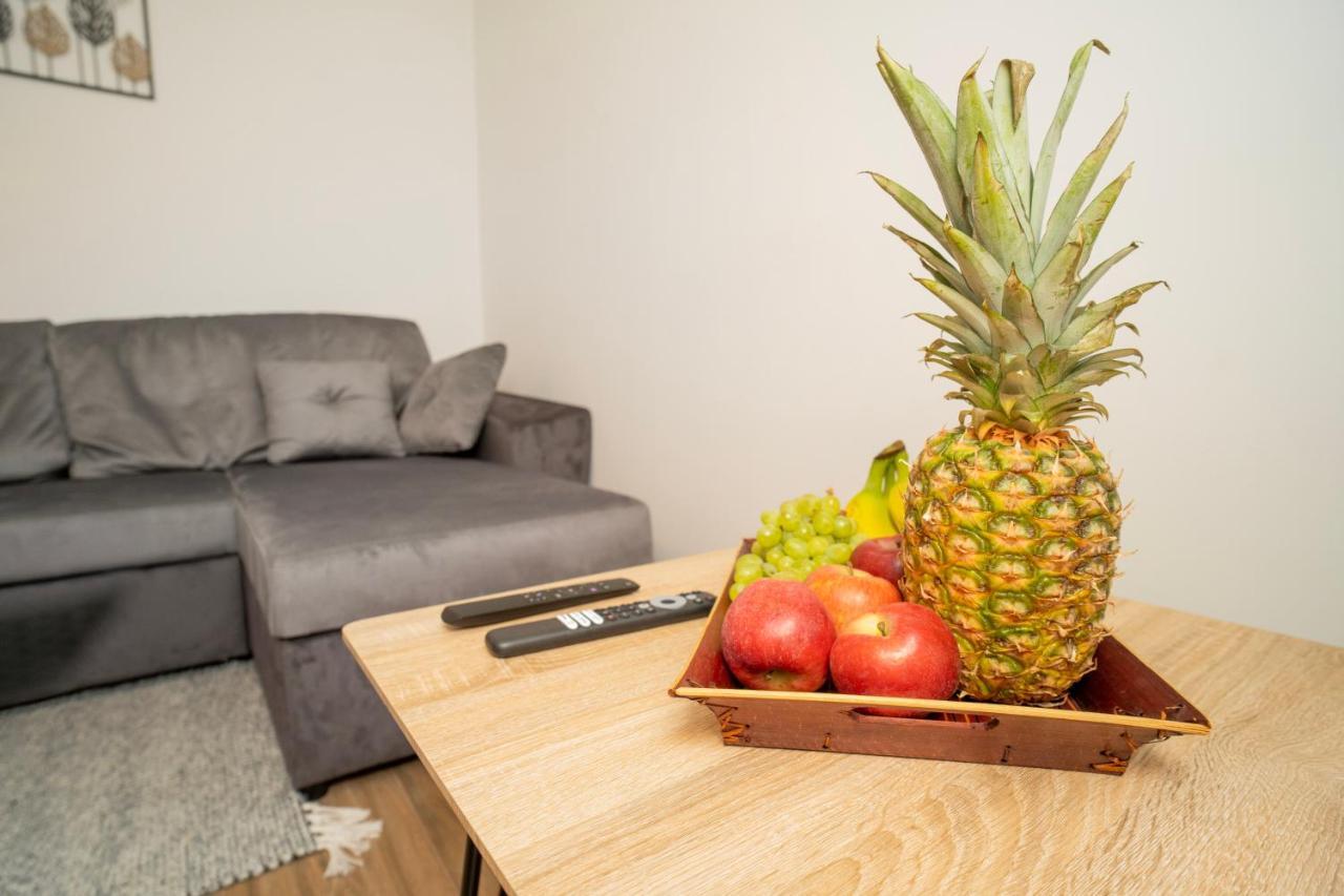 Downhill Apartment On The Groundfloor Kaunas Exterior foto
